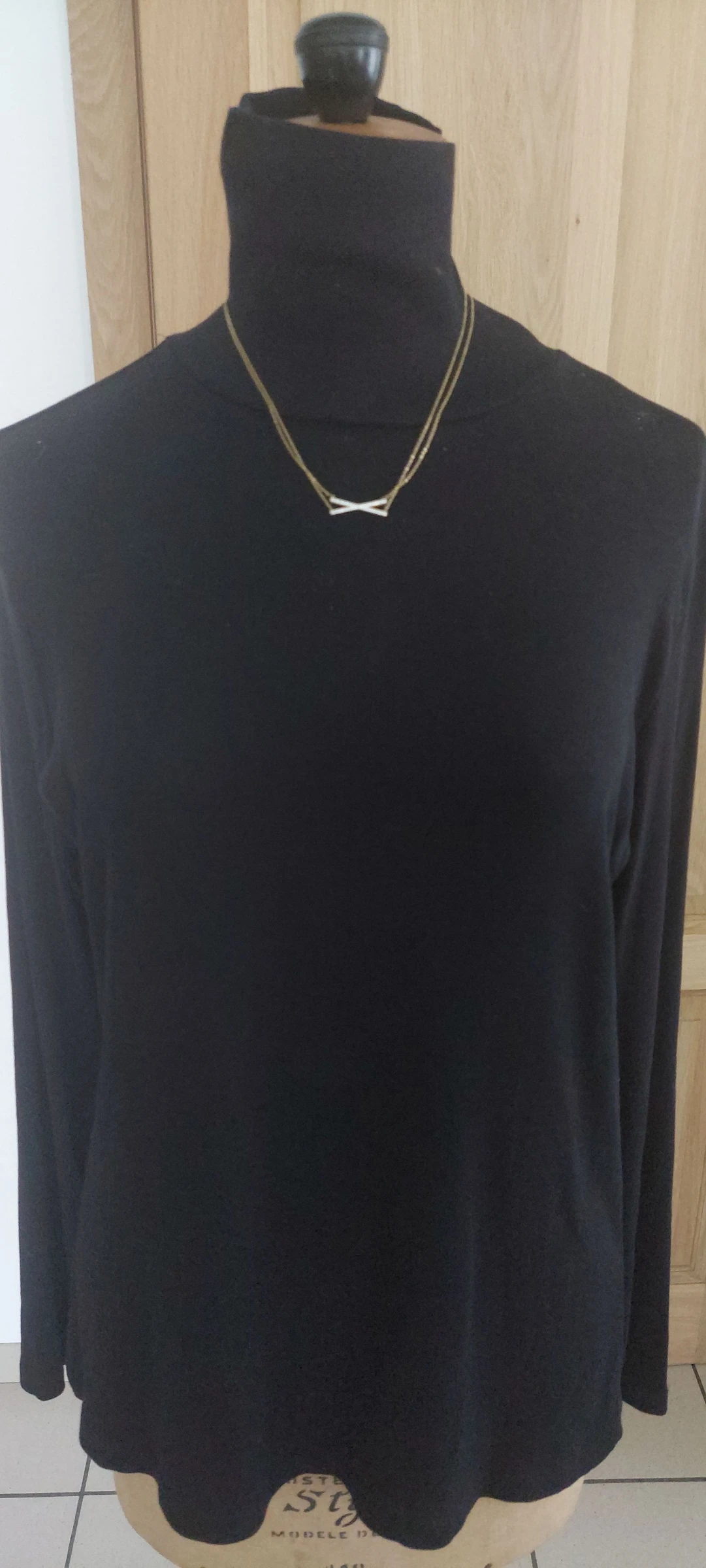 Collar de doble hilera dorado con colgante cruzado de strass ✨ – photo 6